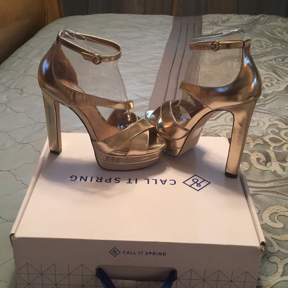 CALL it spring  Size 7